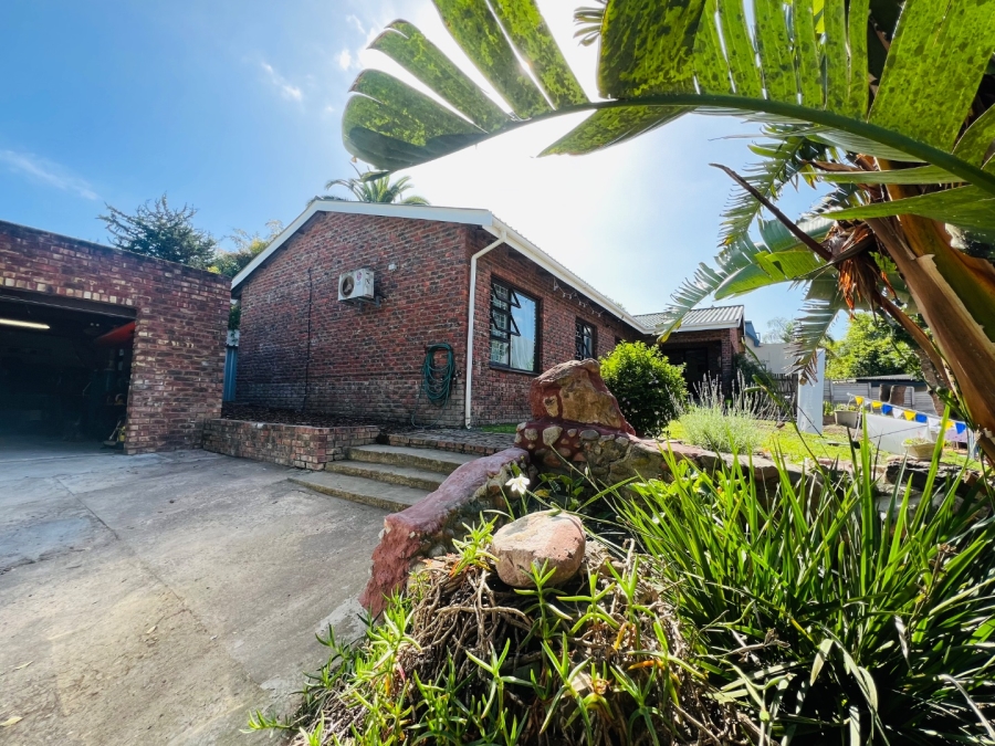 4 Bedroom Property for Sale in Twee Rivieren Western Cape